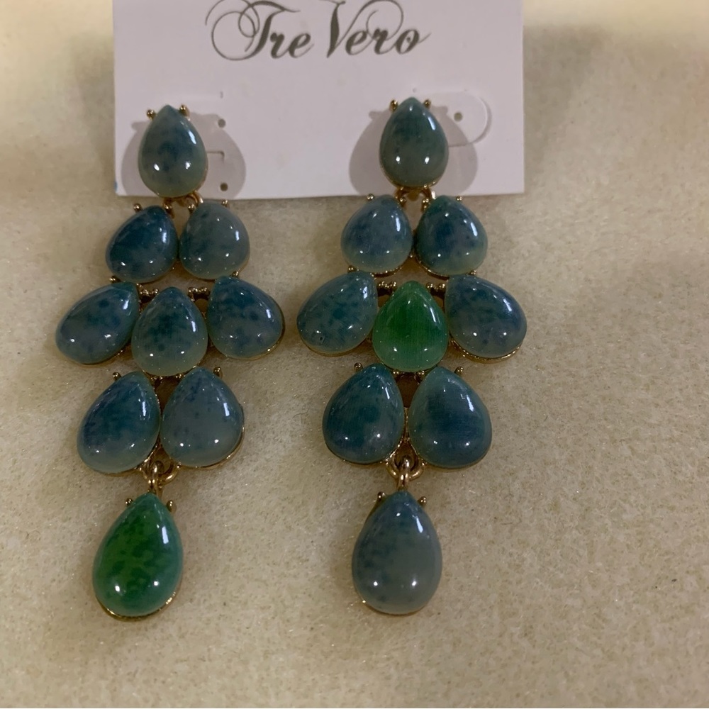 TRE VERO Gold Tone Green Teardrop Earring